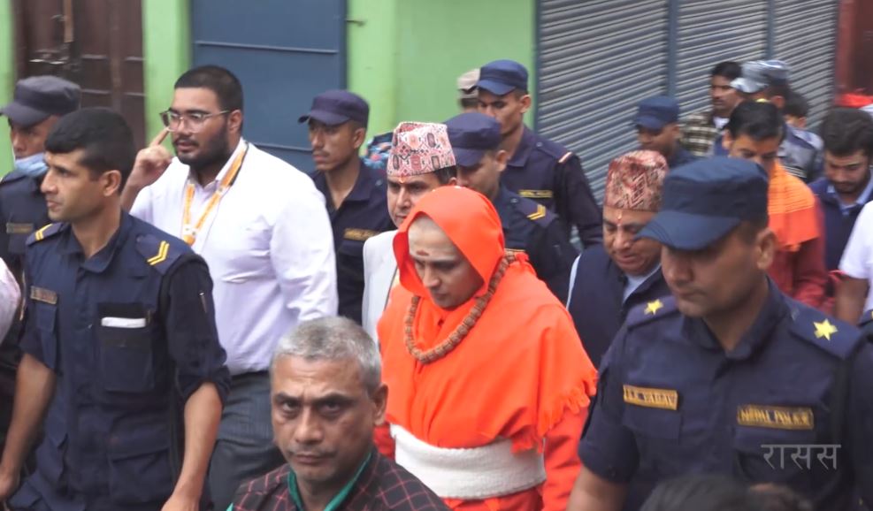 पशुपतिनाथ मन्दिरमा नयाँ भट्ट नियुक्त, नवनियुक्त भट्ट अडिगालाई विधिवत् मन्दिर प्रवेश गराइयो      